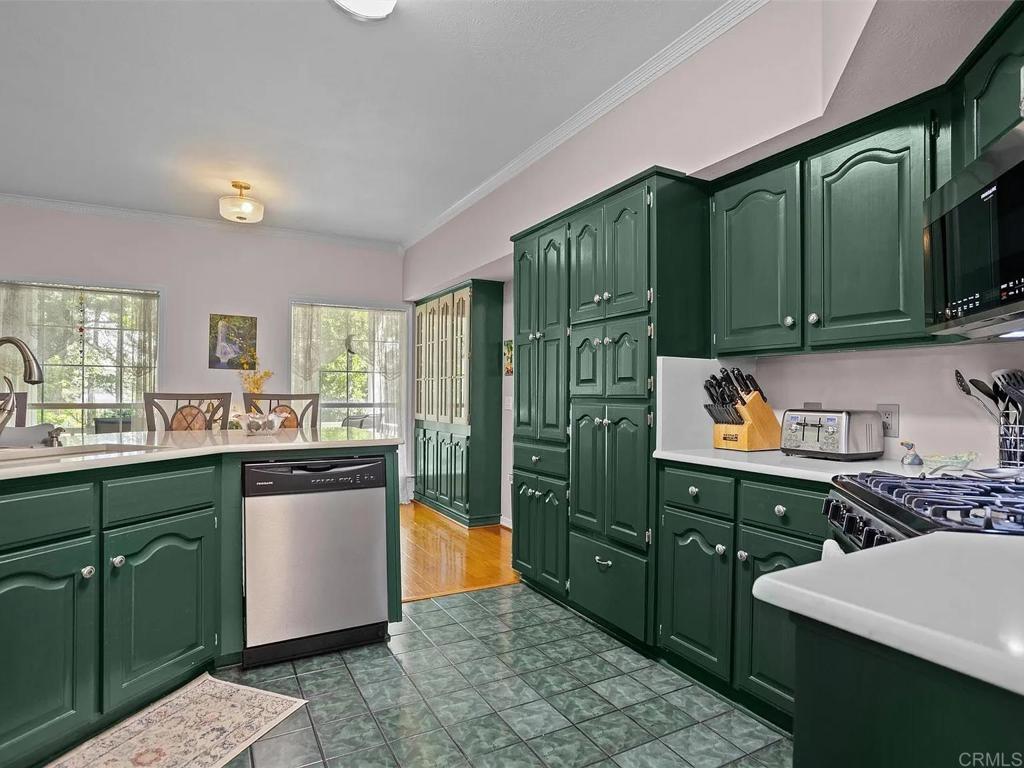590 Shoreline Drive Property Photo 11