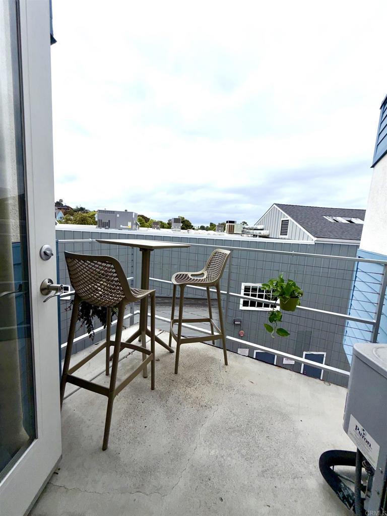 687 S Coast Highway 101 308 Property Photo 4