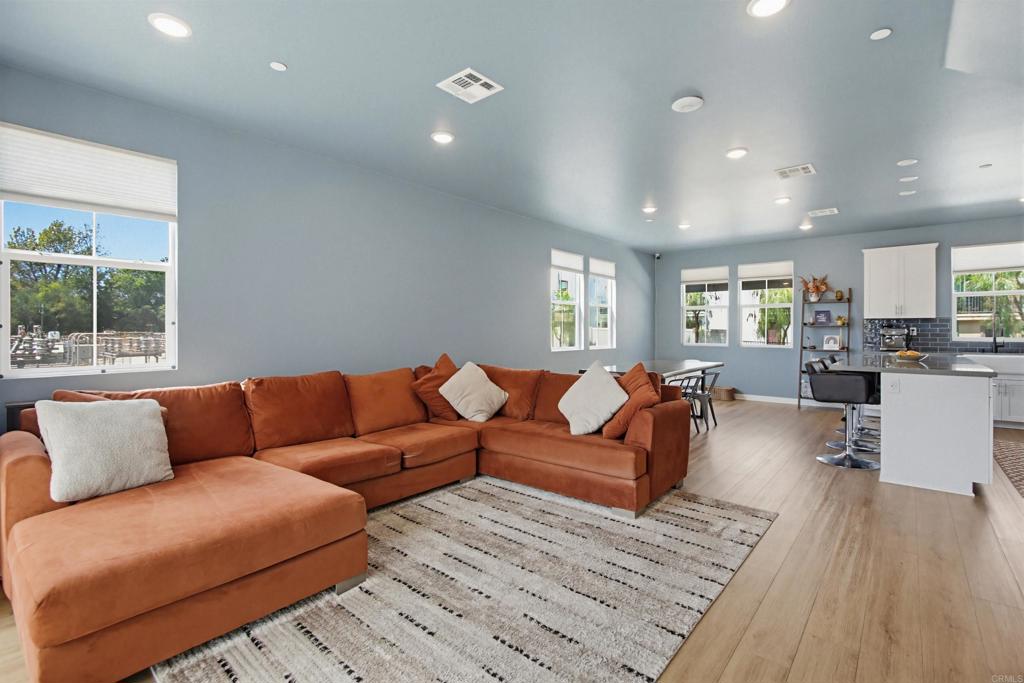 437 Jupiter Property Photo 4