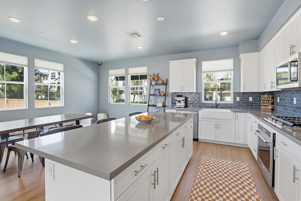 437 Jupiter Property Photo 6