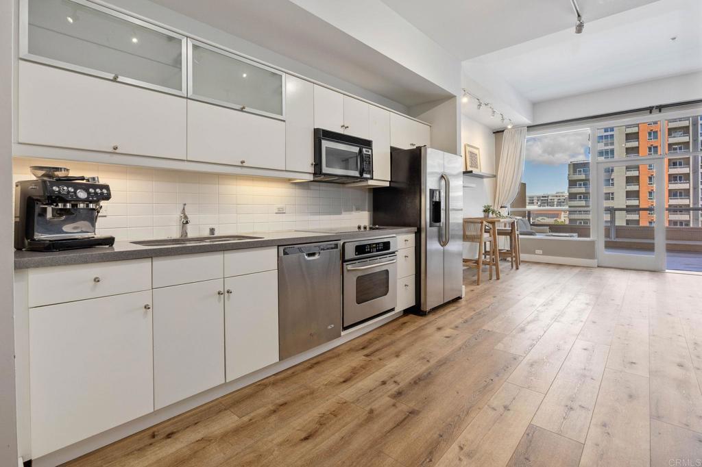 350 W Ash Street 603 Property Photo 2