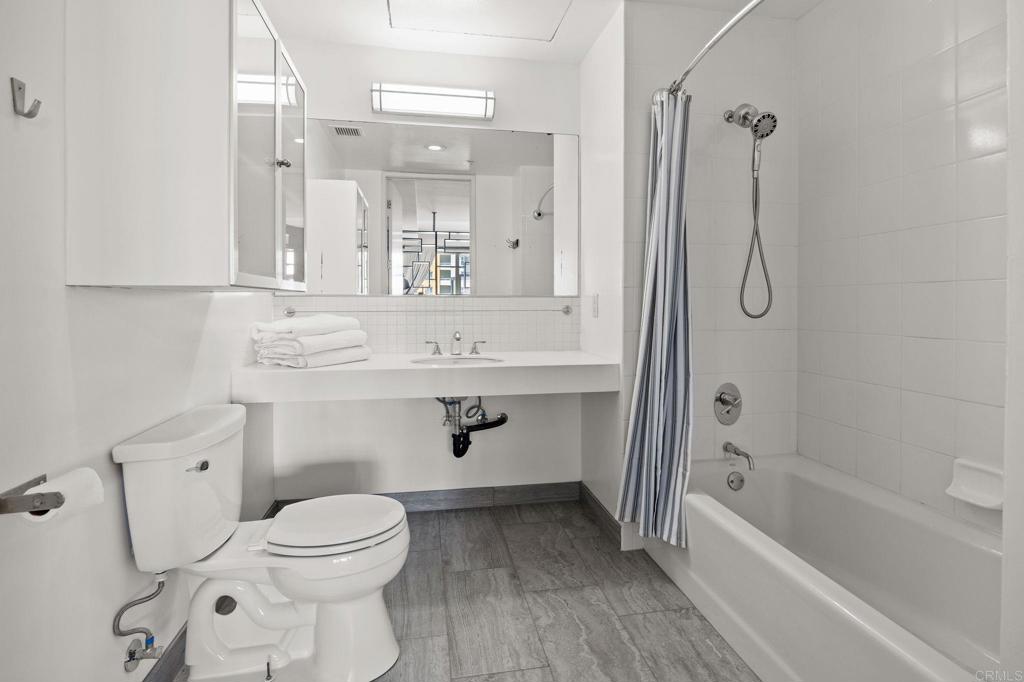 350 W Ash Street 603 Property Photo 7
