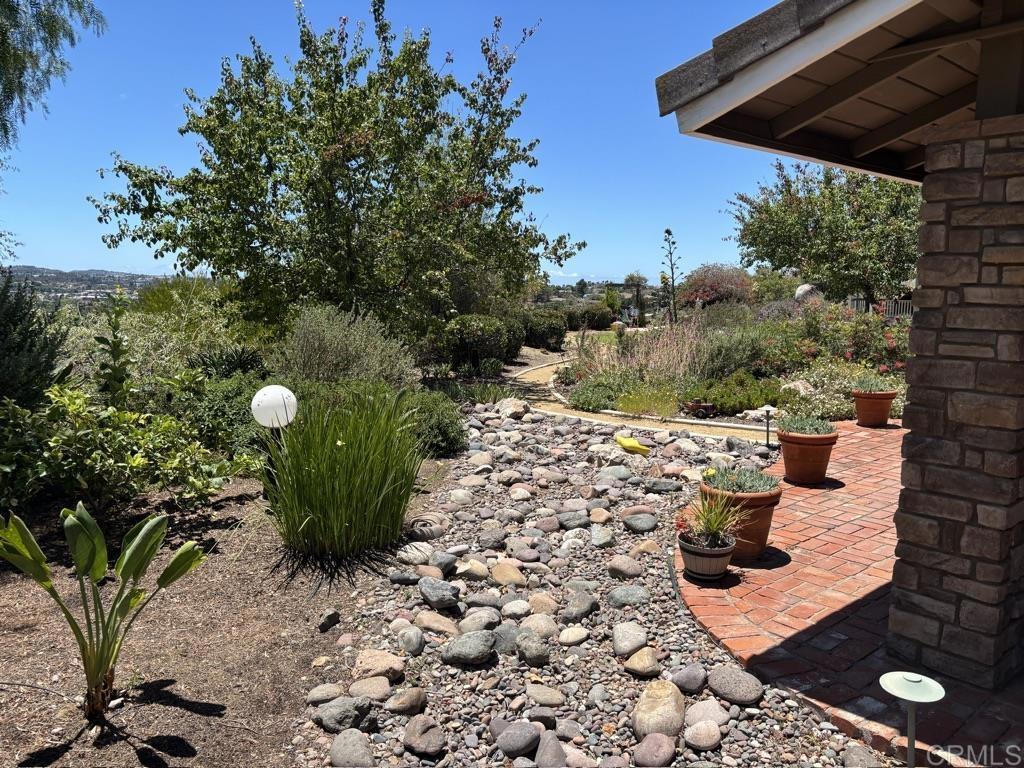 1825 Kent Place Property Photo 3