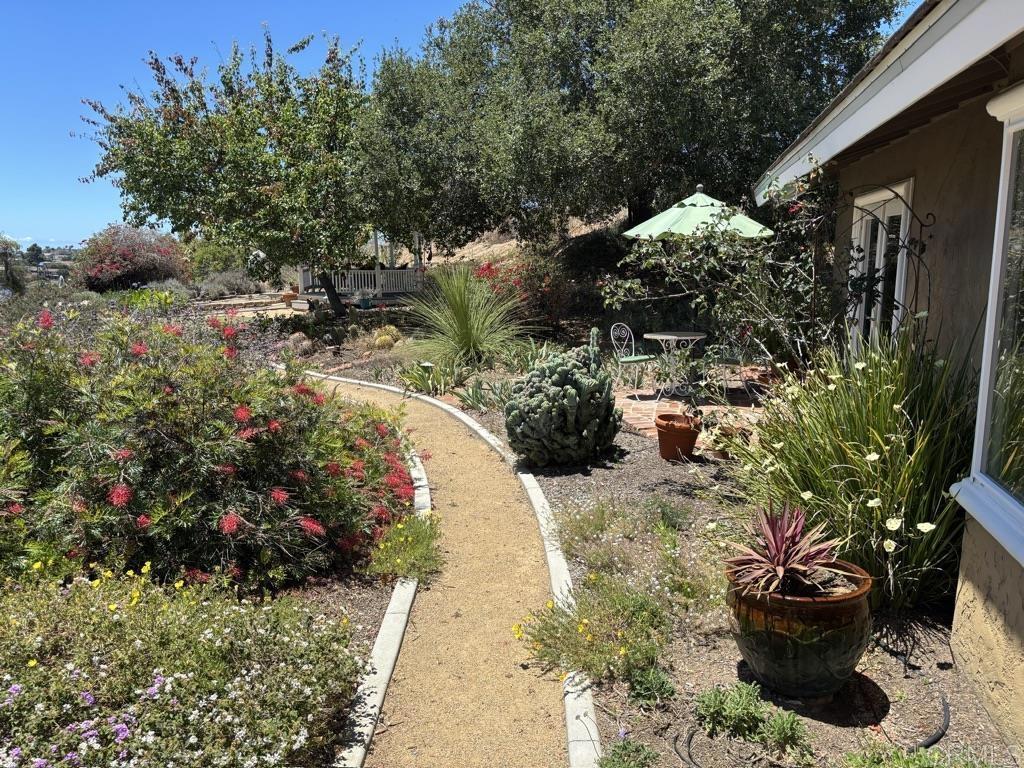 1825 Kent Place Property Photo 4