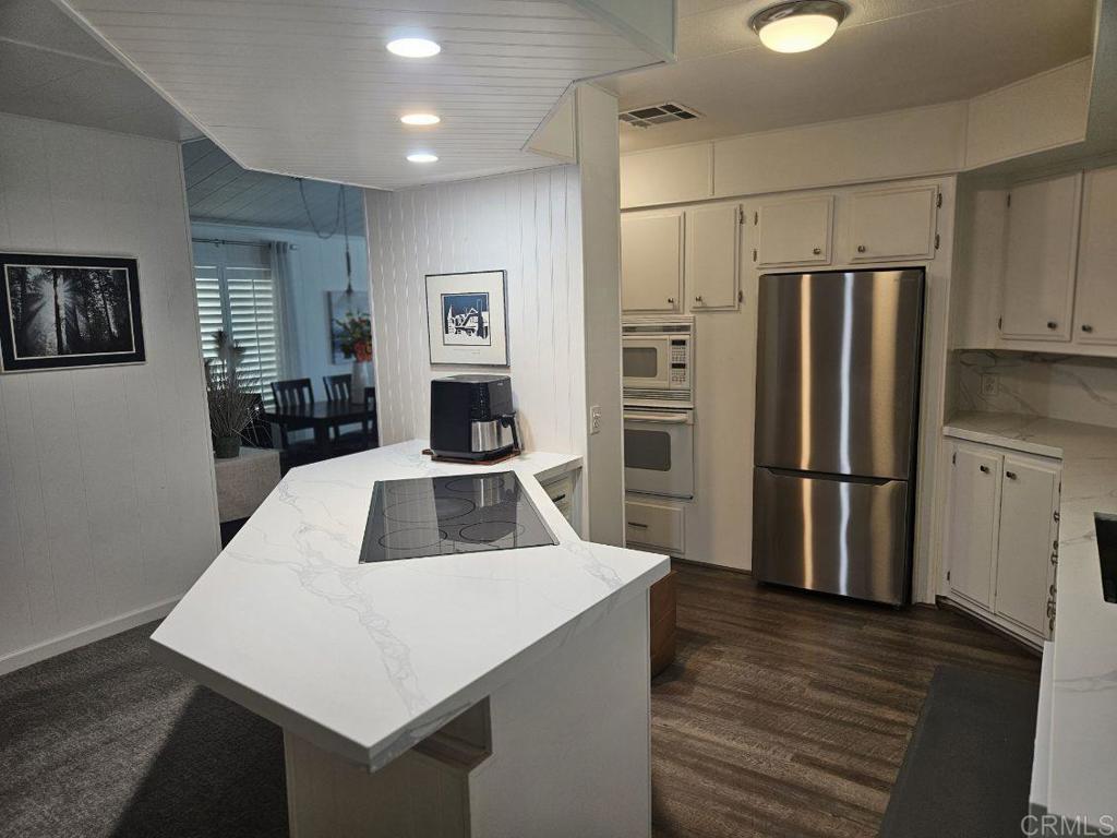 8975 Lawrence Welk Drive 366 Property Photo 10