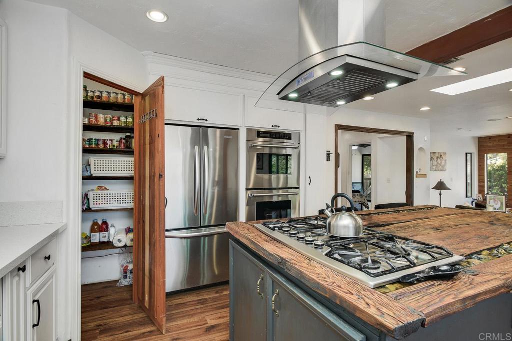 2941 Pioneer Way Property Photo 4