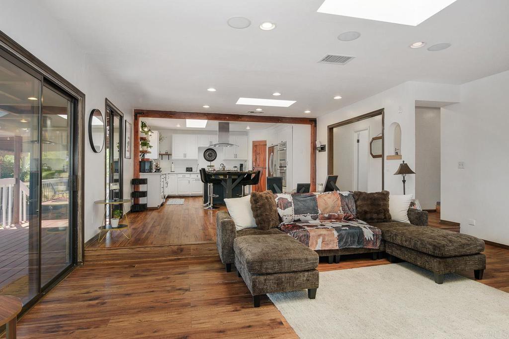 2941 Pioneer Way Property Photo 18