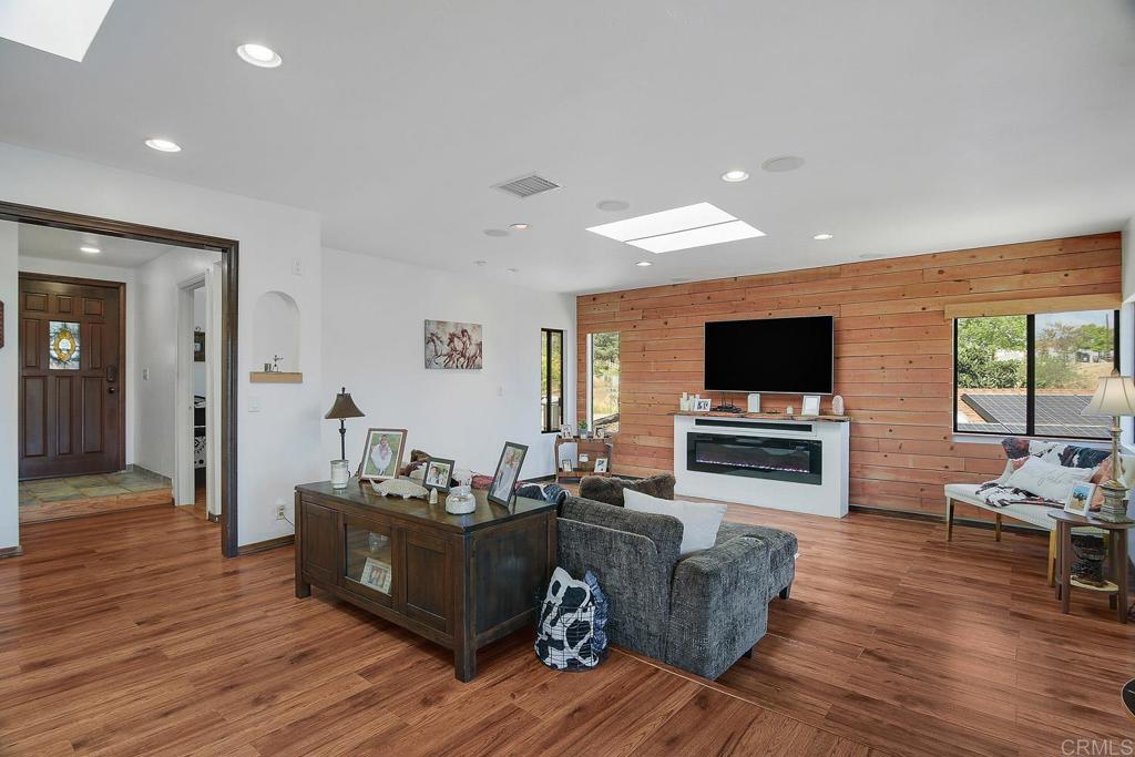 2941 Pioneer Way Property Photo 20