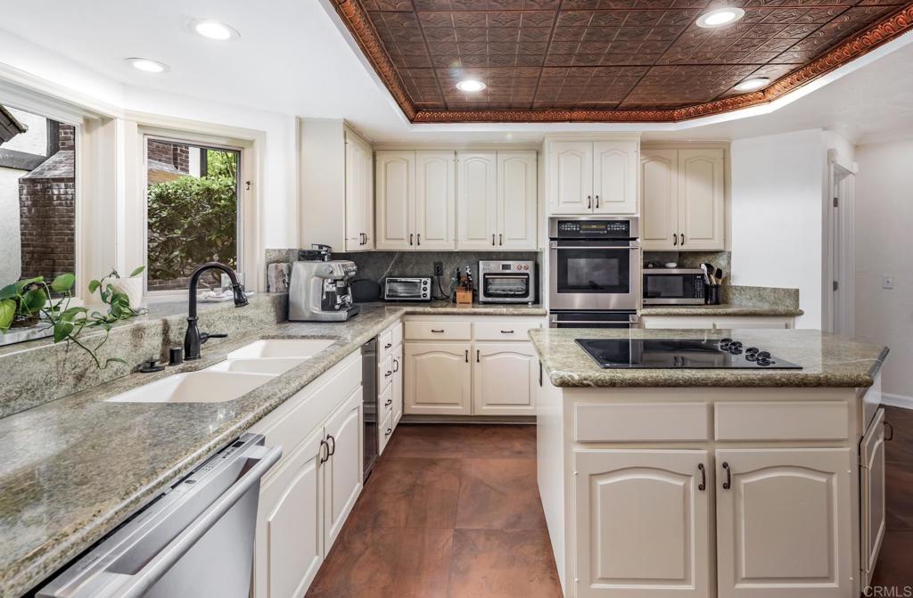 7351 Alicante Road Property Photo 4