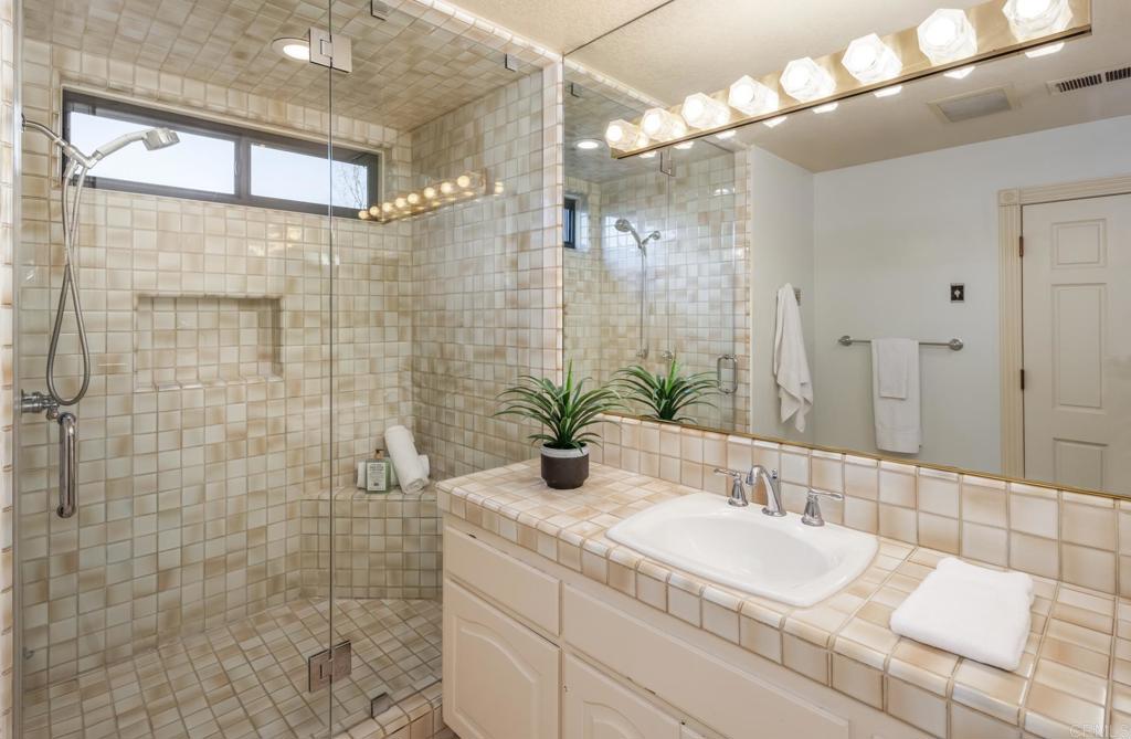 7351 Alicante Road Property Photo 18