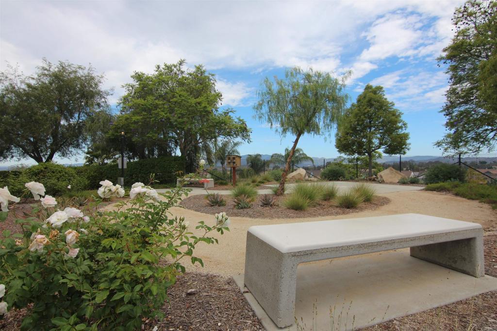 445 Poets Square Property Photo 4