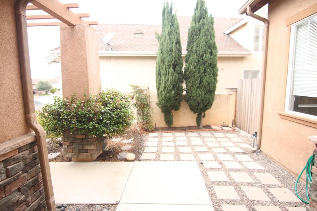 445 Poets Square Property Photo 5