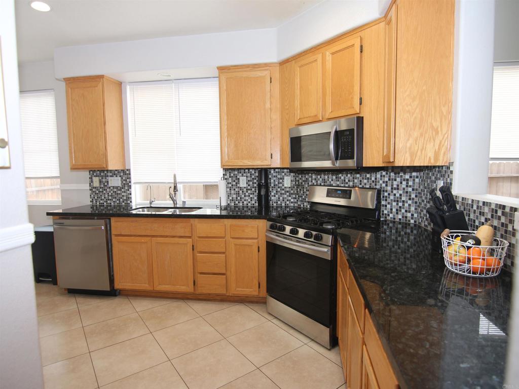 445 Poets Square Property Photo 9
