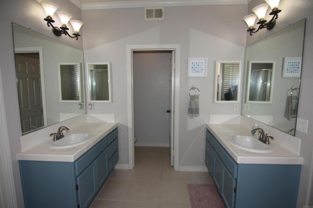 445 Poets Square Property Photo 13