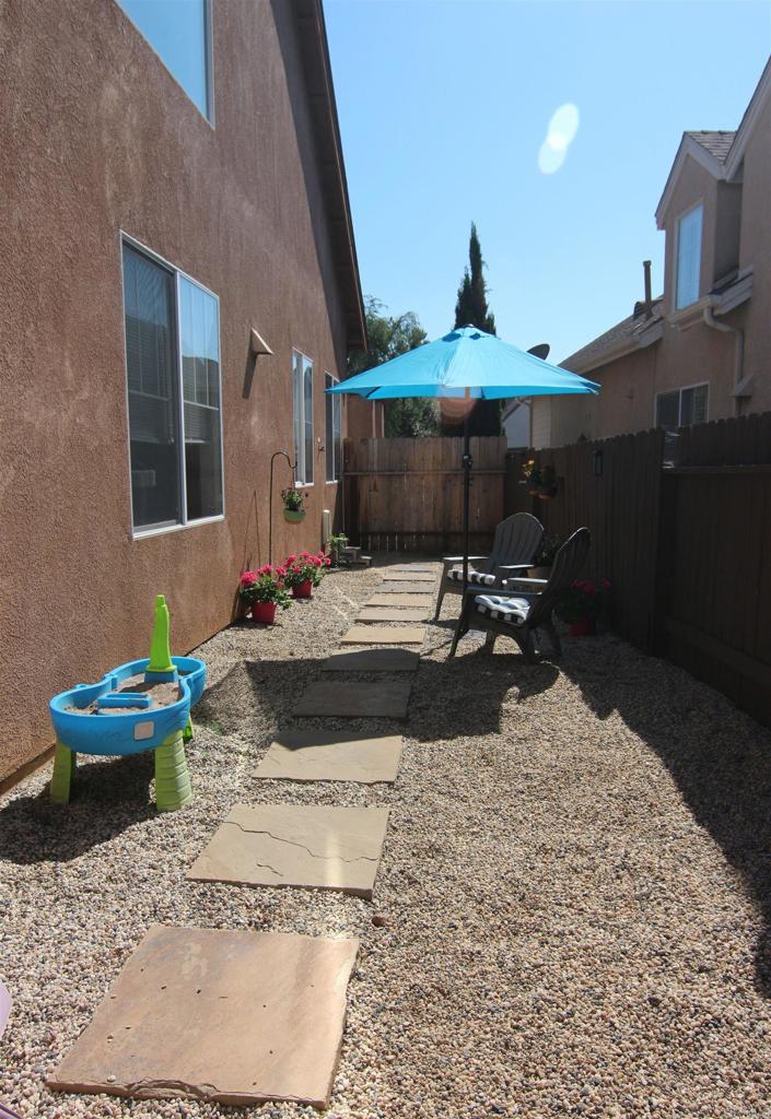 445 Poets Square Property Photo 19