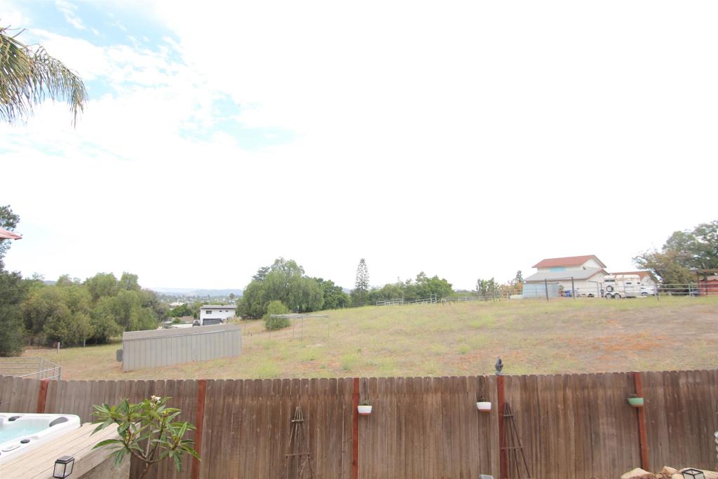 445 Poets Square Property Photo 23