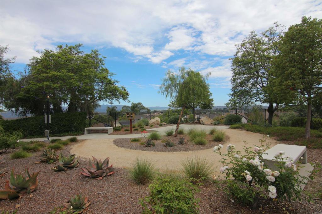 445 Poets Square Property Photo 24