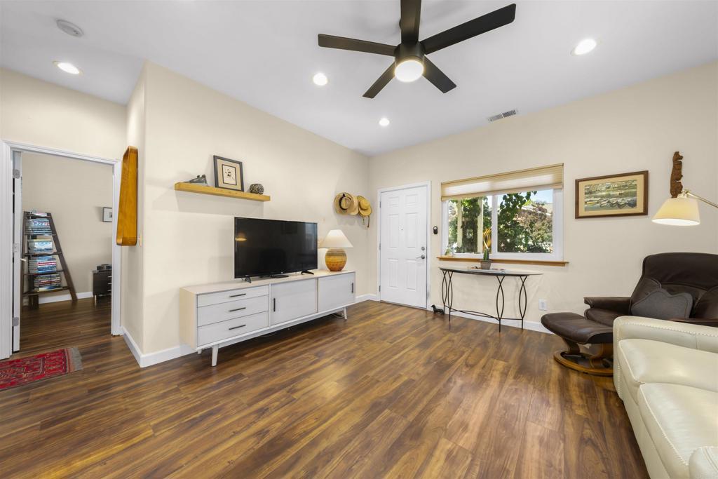 2776 Santa Clara Way Property Photo 7
