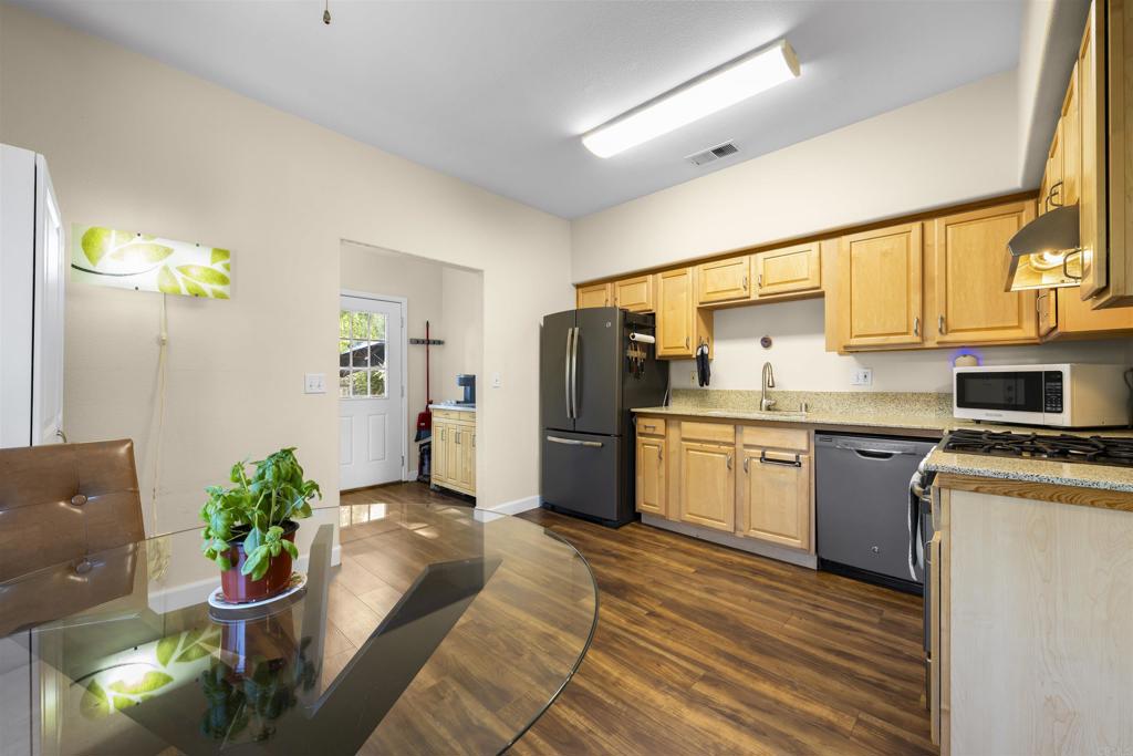 2776 Santa Clara Way Property Photo 13