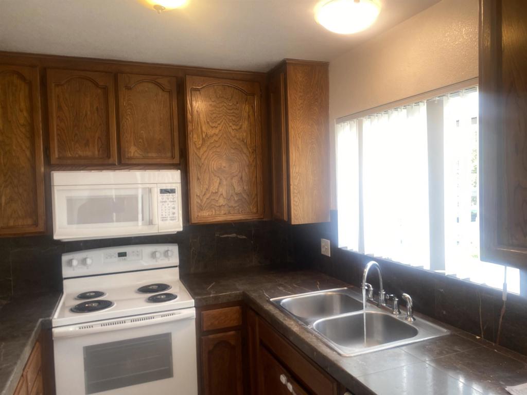 390 E Madison Avenue E Property Photo 2
