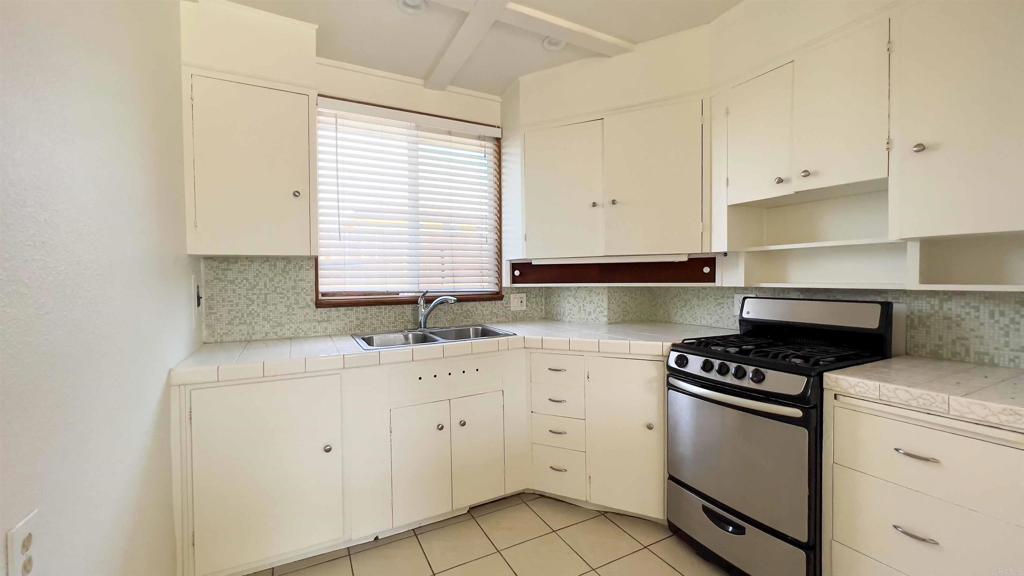 678 Jefferson Avenue Property Photo 14