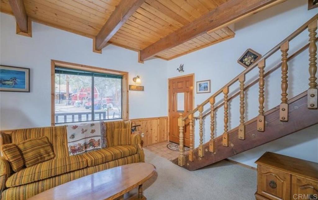 611 Spruce Lane Property Photo 4