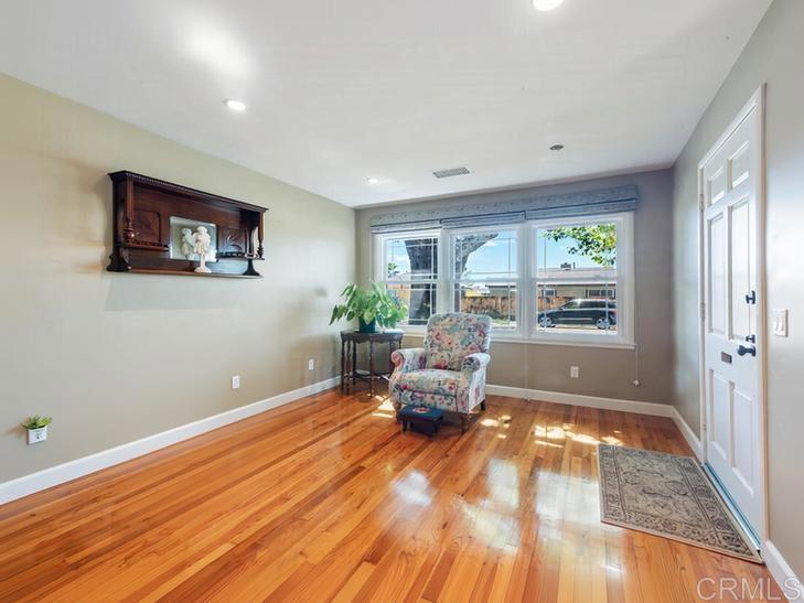 4839 Winona Avenue Property Photo 8