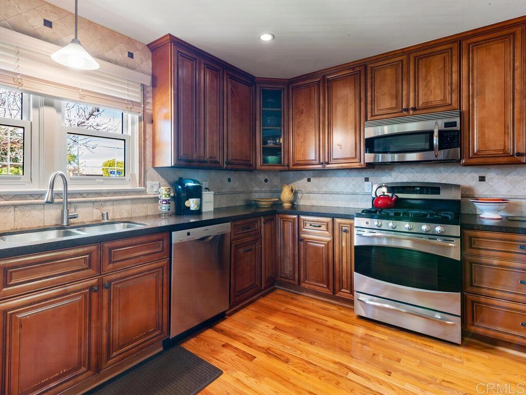 4839 Winona Avenue Property Photo 10