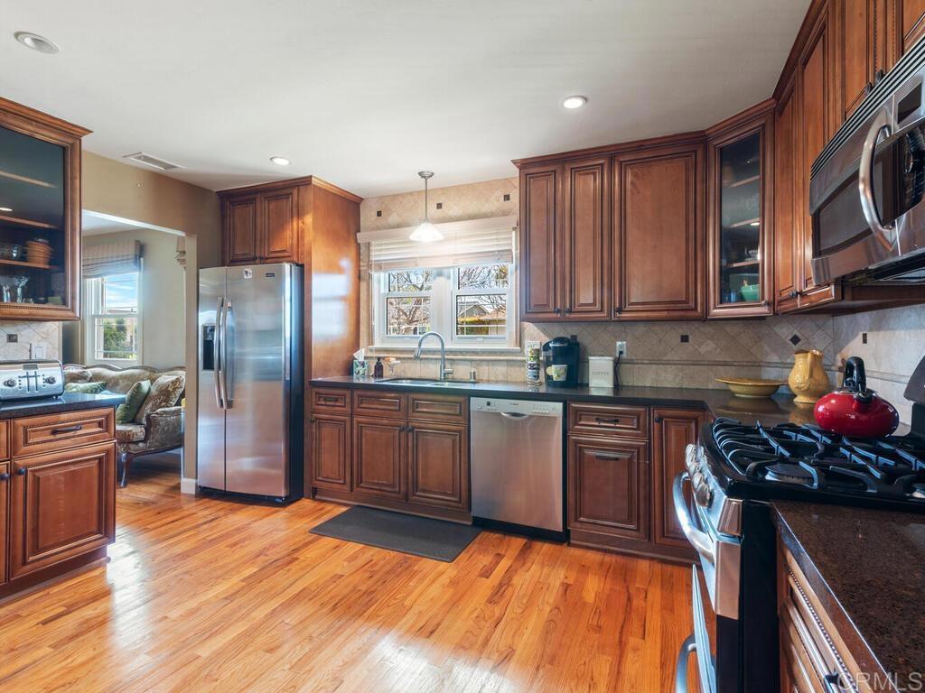 4839 Winona Avenue Property Photo 11