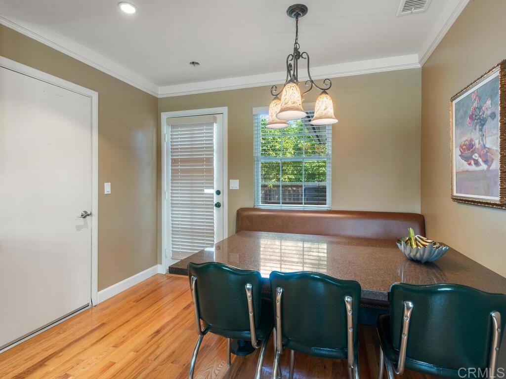 4839 Winona Avenue Property Photo 12