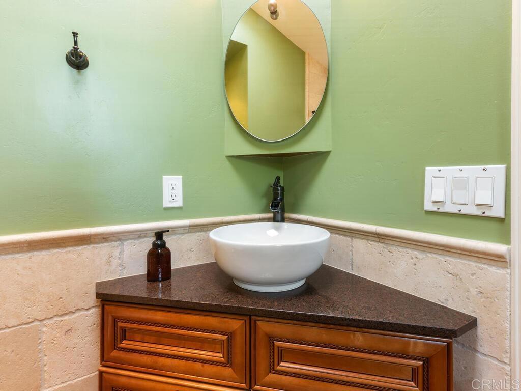4839 Winona Avenue Property Photo 19