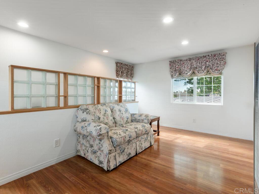 4839 Winona Avenue Property Photo 23