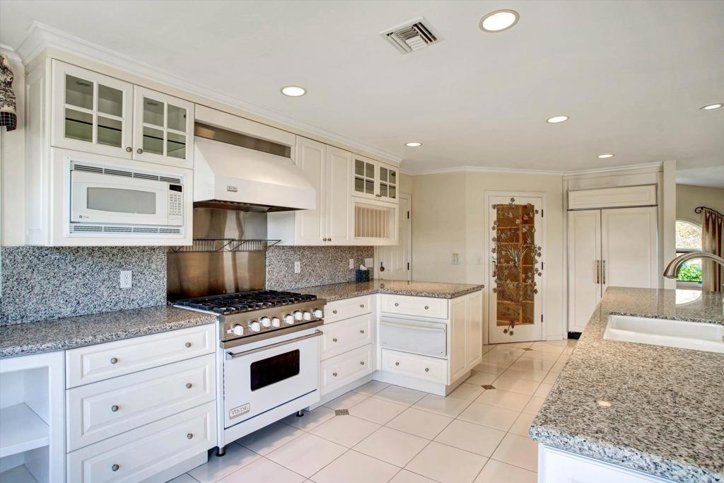 16850 Los Morros Property Photo 4