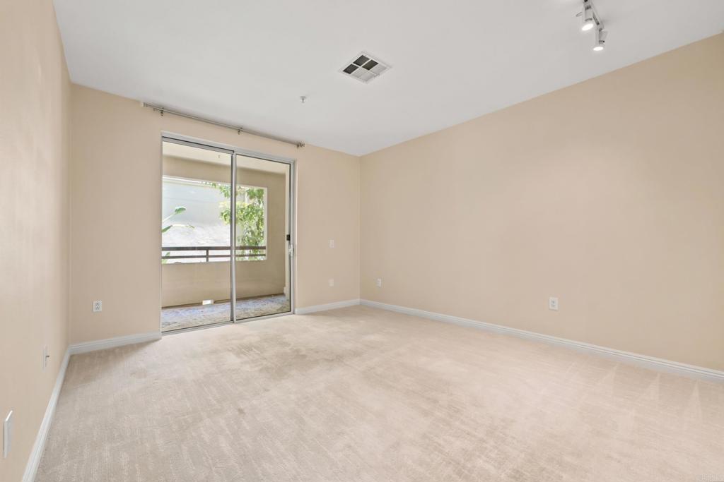 2219 Scholarship Property Photo 6
