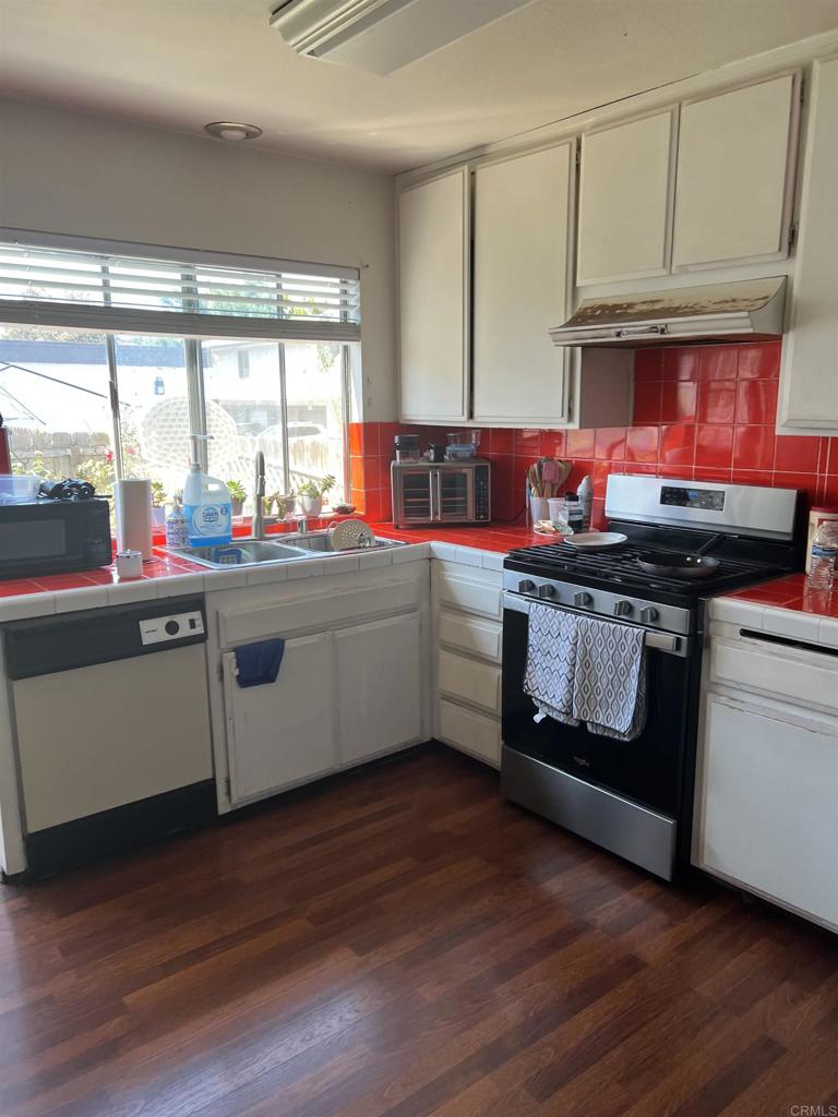 3425 Seabreeze Walk Property Photo 7
