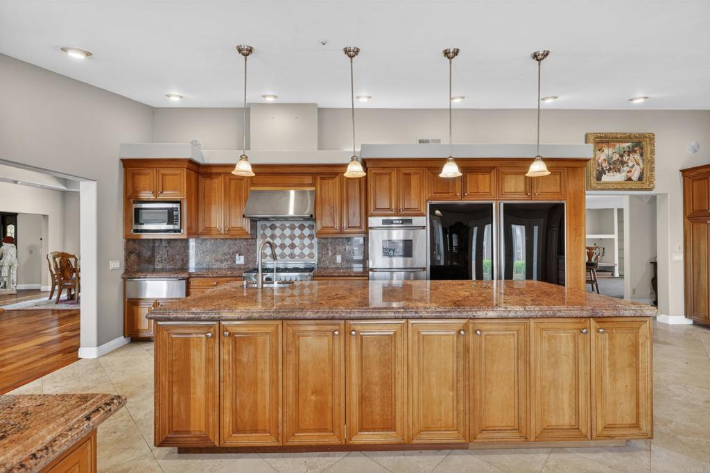 11535 Alps Way Property Photo 5