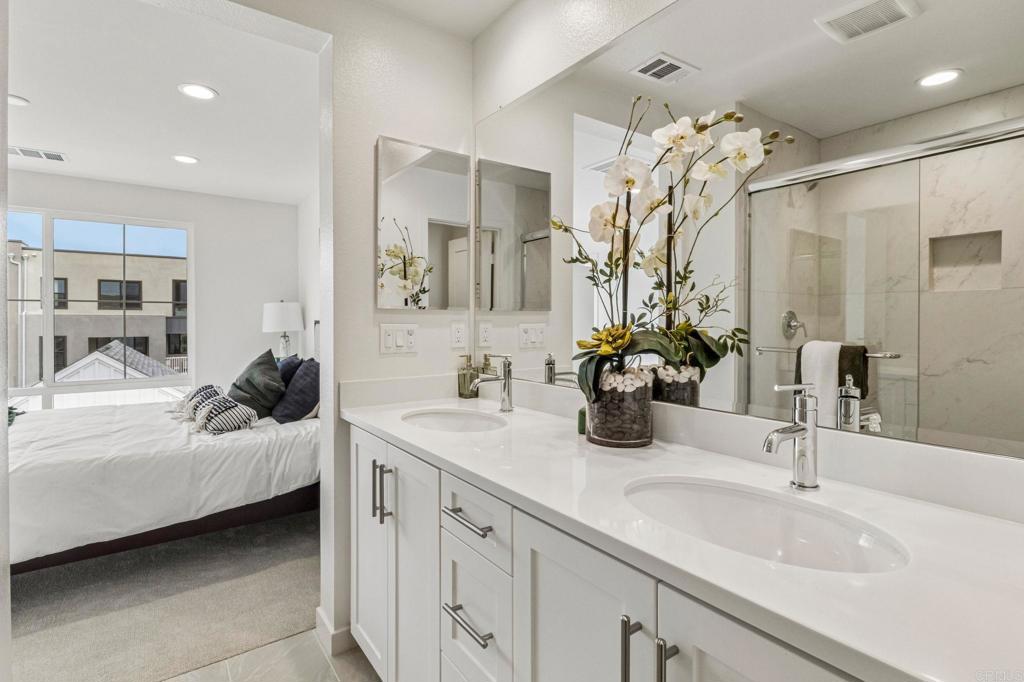 2572 Delphinium Lane Property Photo 18