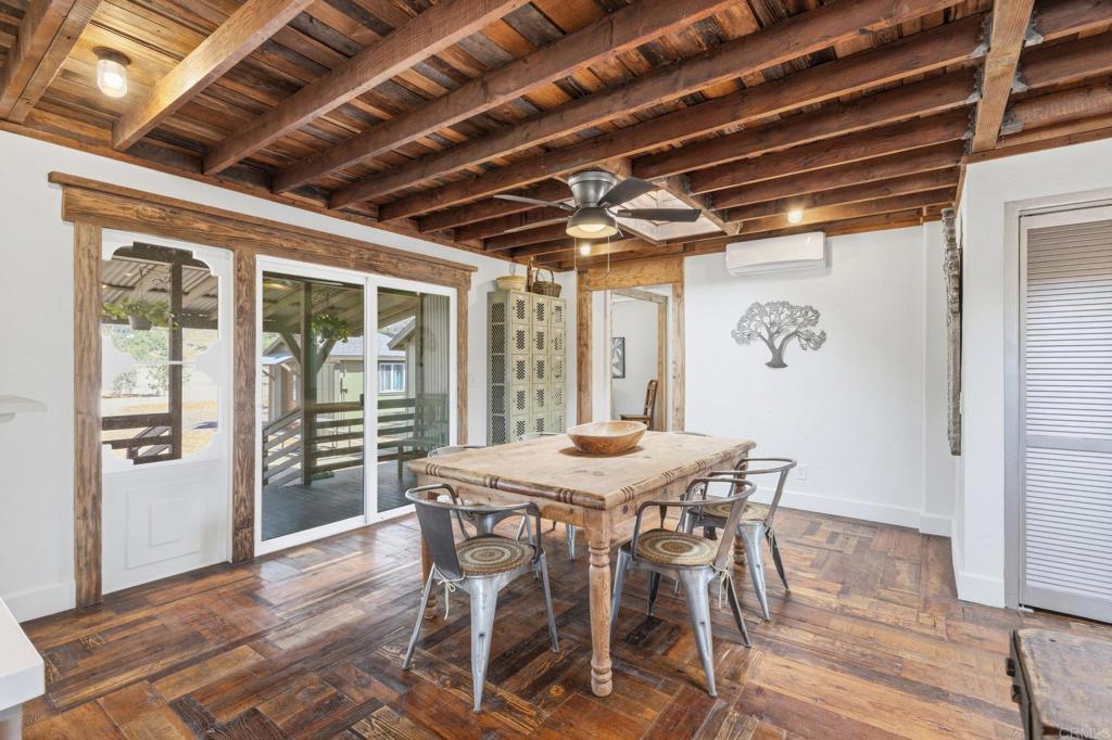 1077 Montecito Way Property Photo 17