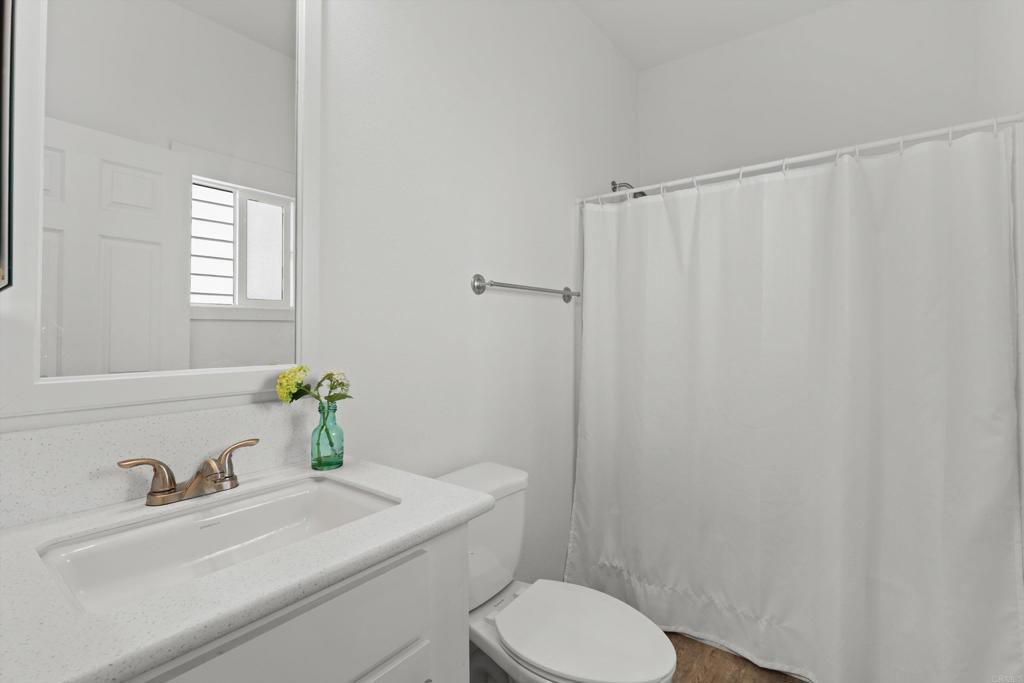 1045 E Vista Way 14 Property Photo 9