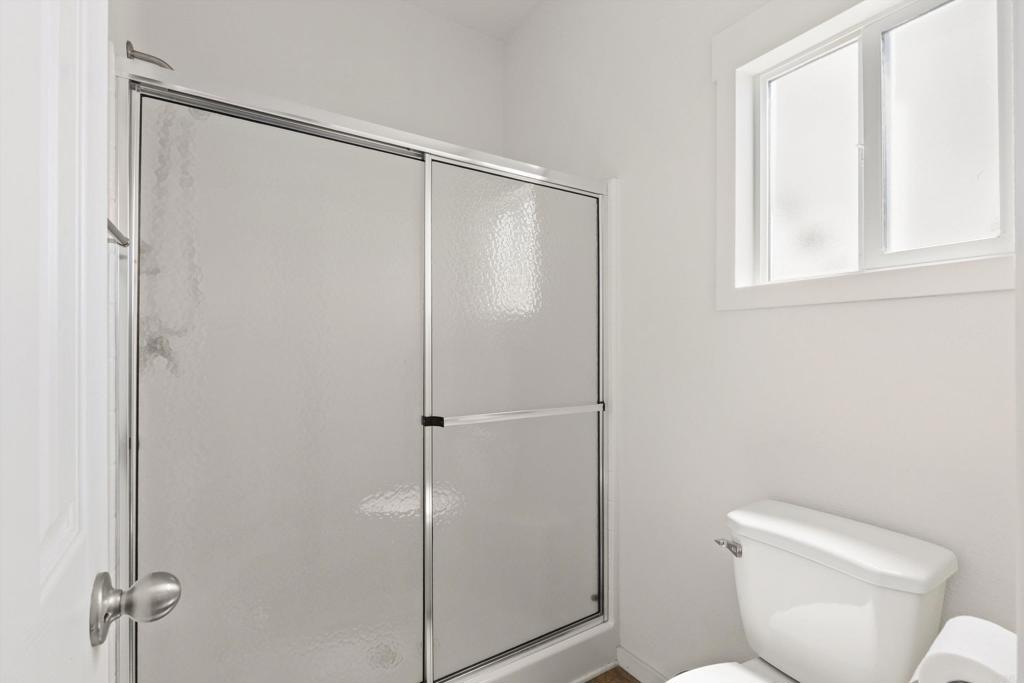 1045 E Vista Way 14 Property Photo 15