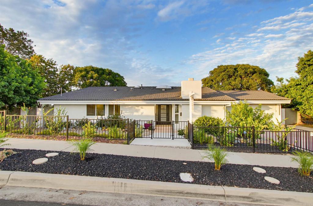 5605 Soledad Mountain Rd Property Photo 1