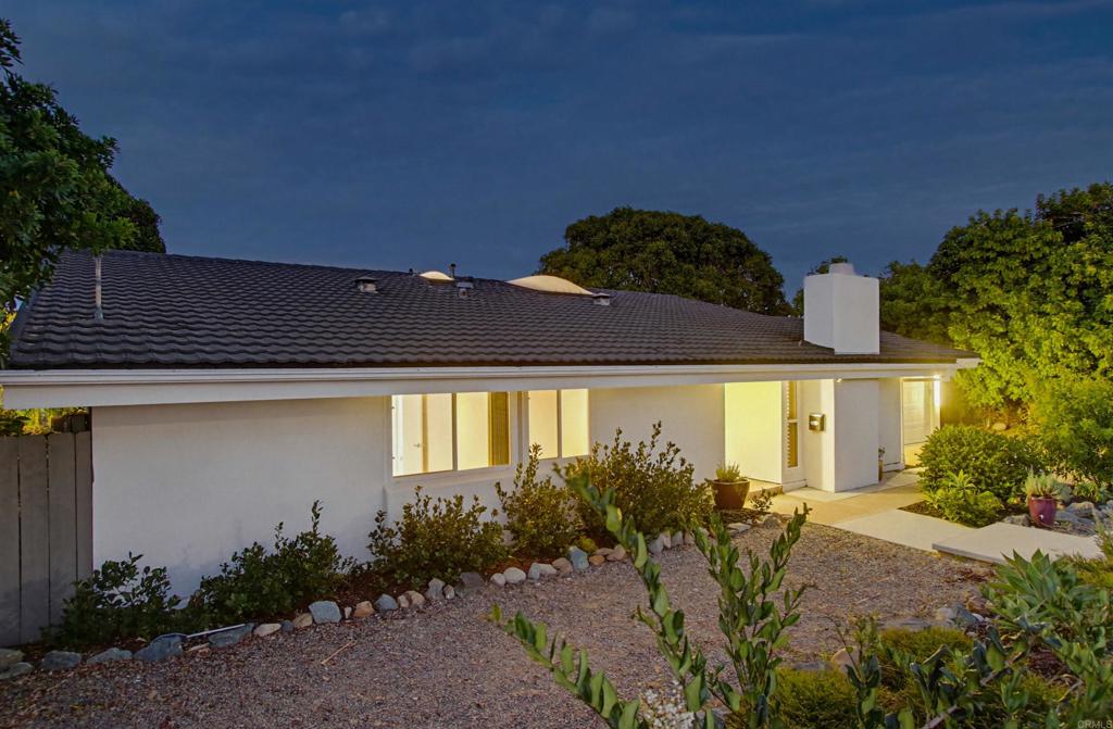 5605 Soledad Mountain Rd Property Photo 3