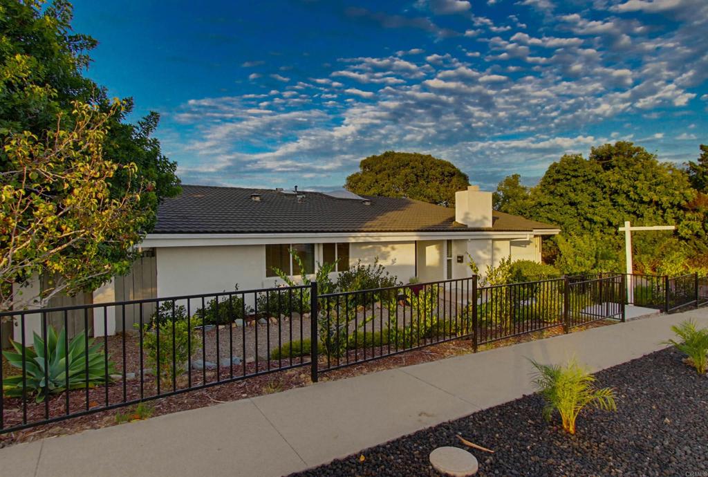 5605 Soledad Mountain Rd Property Photo 4