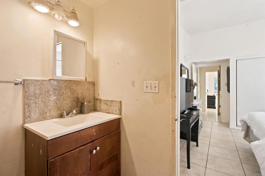 610 W 11th Avenue Property Photo 17