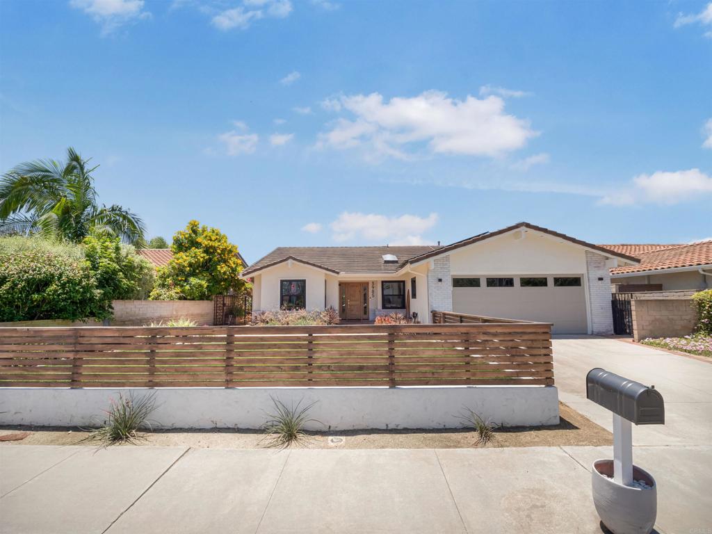 3985 Syme Drive Property Photo 3