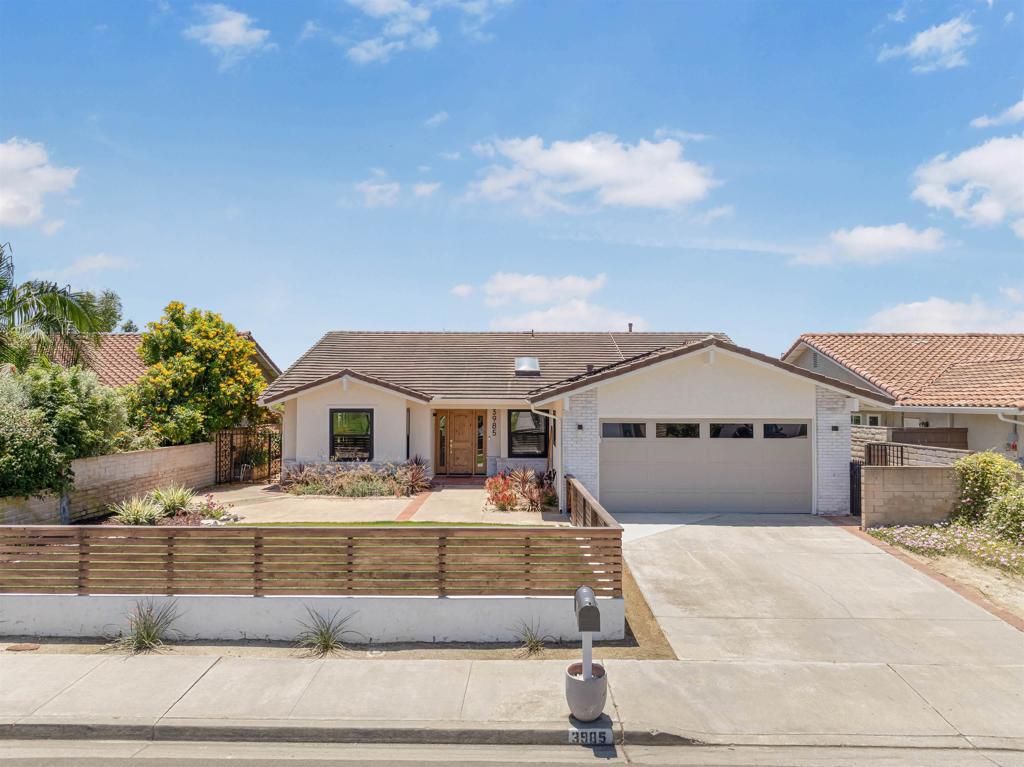 3985 Syme Drive Property Photo 4