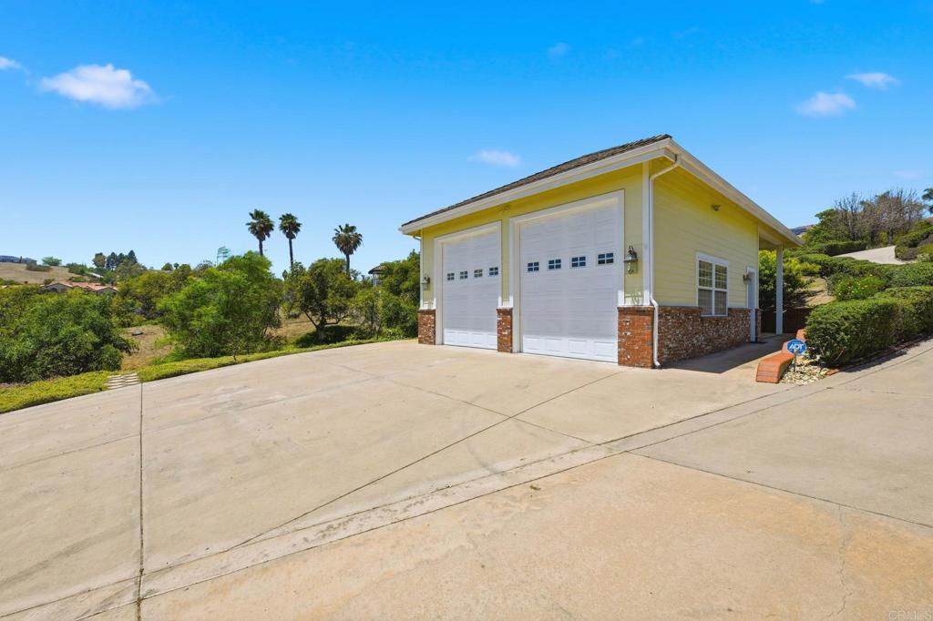 2292 Dos Lomas Property Photo 9