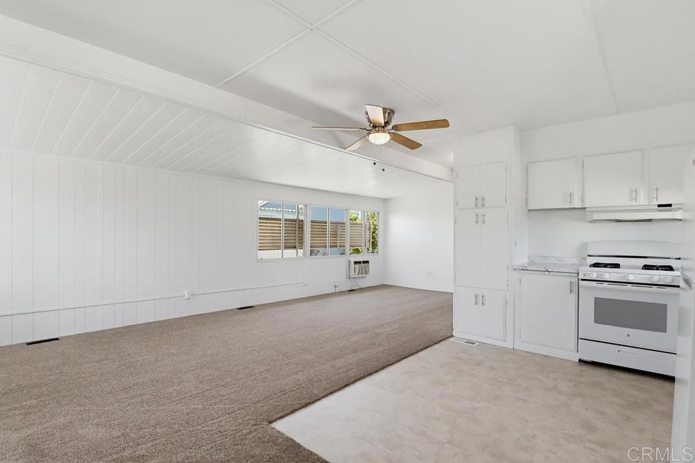 1285 E Washington Space 102 Property Photo 5