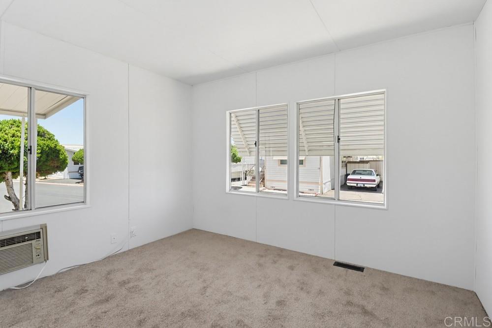 1285 E Washington Space 102 Property Photo 13