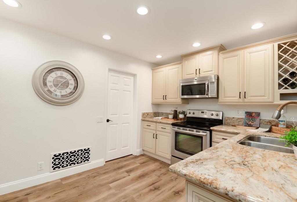 6094 Cumulus Lane Property Photo 7